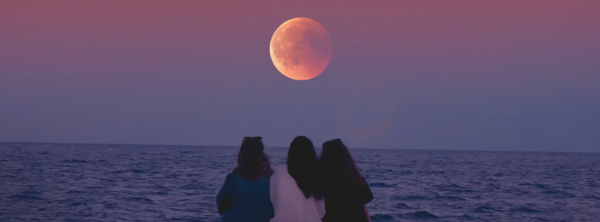 Three friends thinking about discernment in friendships